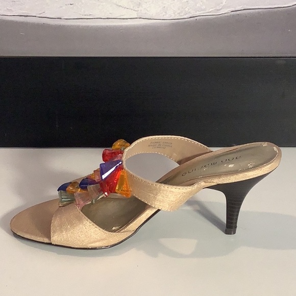 Ann Marino Tan Fabric Multicolor Jewels Slip On Heel Sandal Shoe Sz 6.5 - Picture 3 of 11
